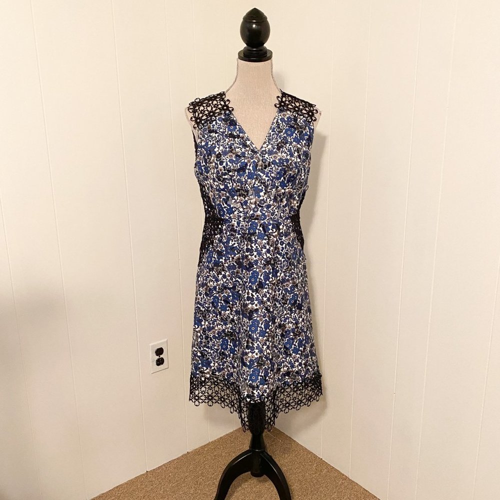 Elie Tahari V-Neck Sleeveless Blue and Black Floral Lace Wren Dress Size 8 - Picture 3 of 13